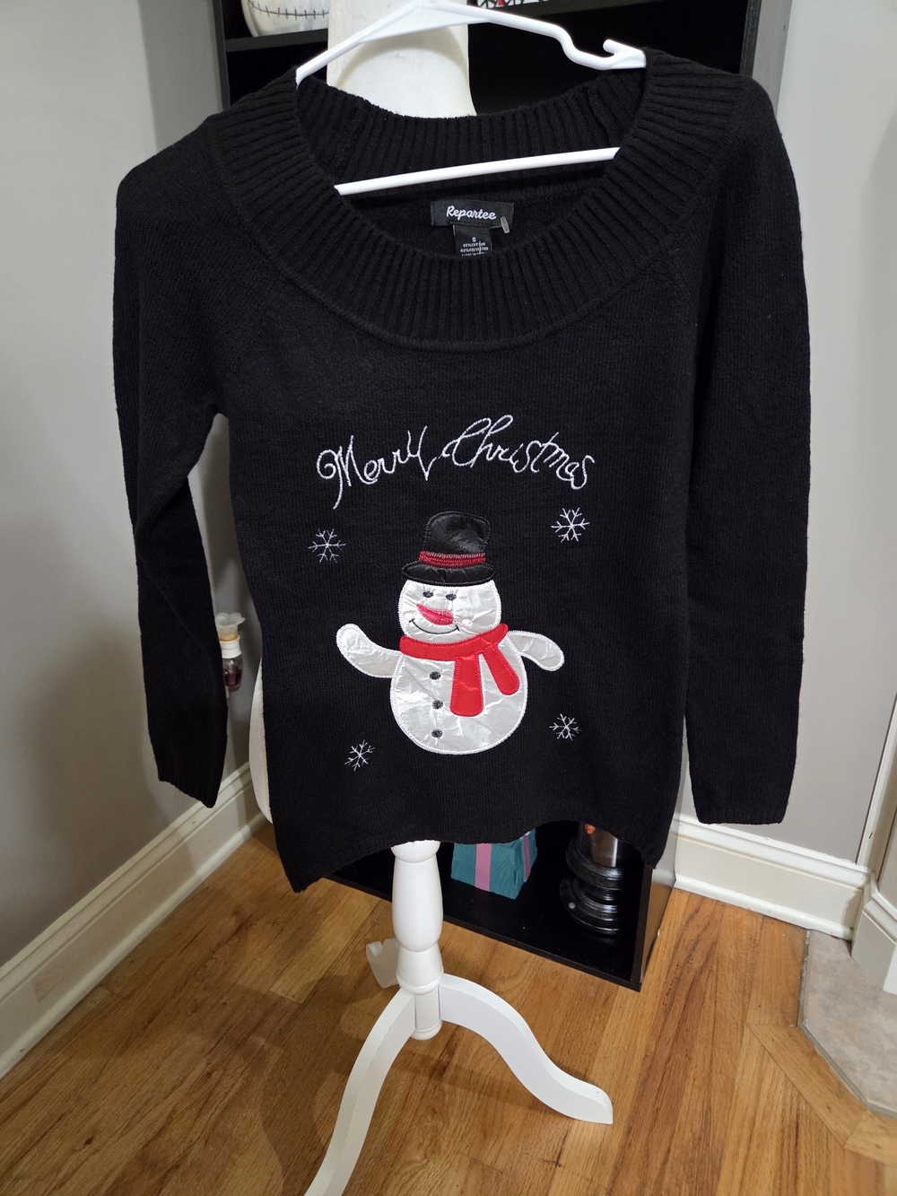 Reportee Women's Black 'Merry Christmas' Snowman Crew Neck Sweater